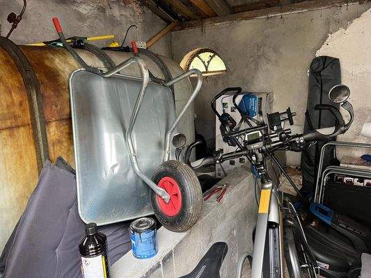 Öltank im Gartenhaus
