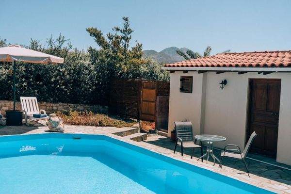 Kreta, Roumeli: Wunderschöne Villa auf dem Land