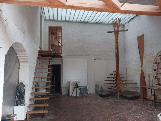 Haupthaus Atelier mit Durchgang zum Werkraum