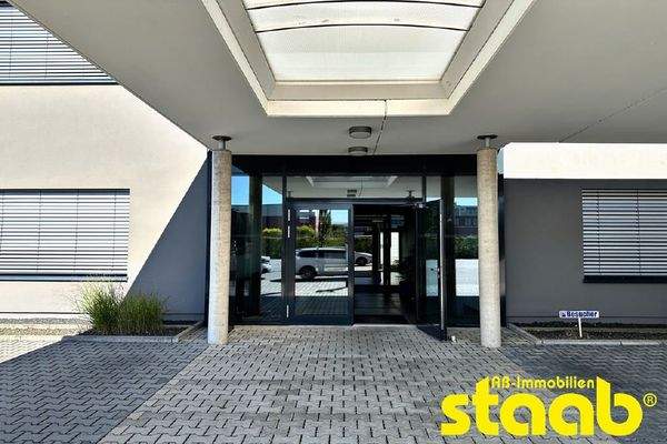 Eingang Bürogebäude