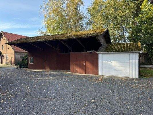 Garage mit angrenzendem Lager