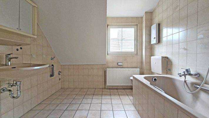 Badezimmer mit Duschwanne