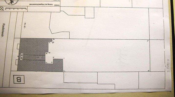 Grundstück m. großer Gartenanlage