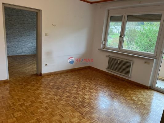 Wohnzimmer mit Balkon