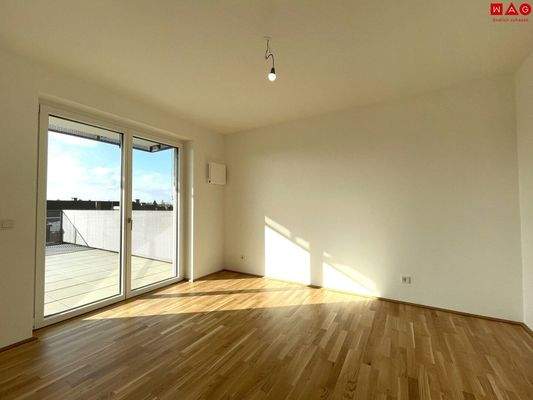 Schlafzimmer mit Zugang zur Dachterrasse