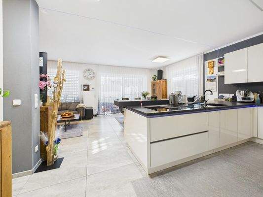 Wohn-, Ess- und Kochbereich 1