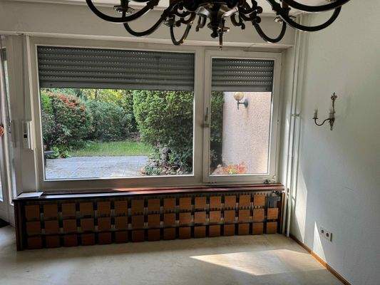 Wohnzimmer mit Blick in Garten