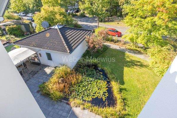 3437 Ausblick Vorgarten mit Garage