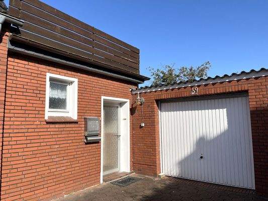 Garage & Anbau mit Dachterrasse