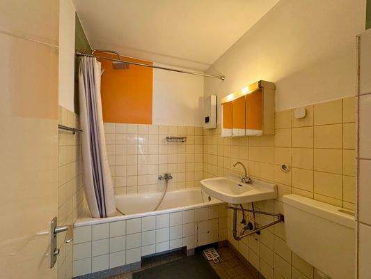 Badezimmer mit Wanne