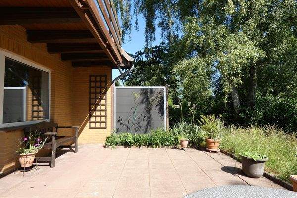 praktisch mit Teilüberdachung