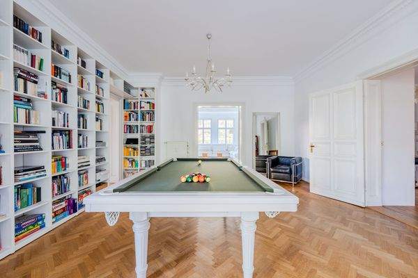 Spacious living room with stucco elements