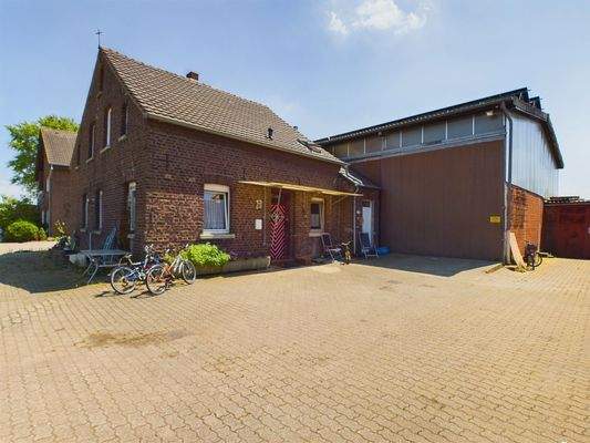 Hofansicht Nr. 24 + Halle