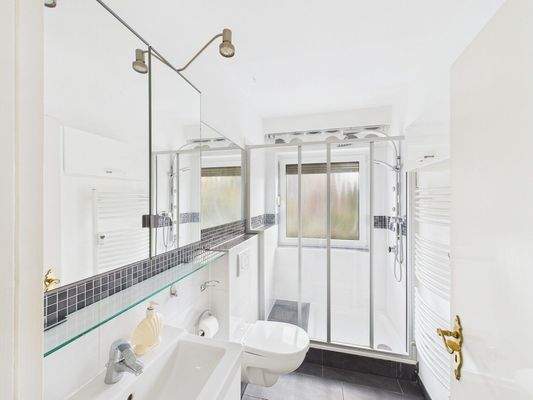 Modernes Tageslichtbad