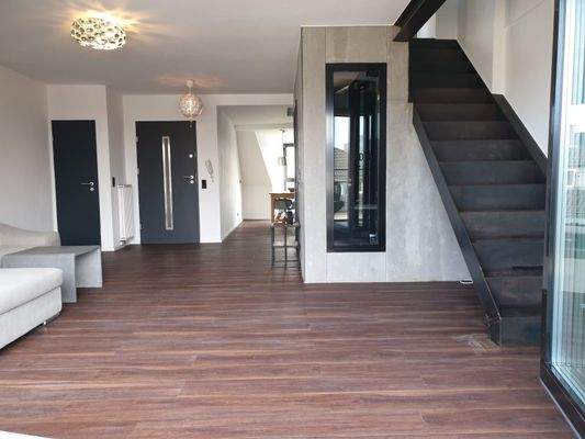 Wohnzimmer mit Blick zum Eingang