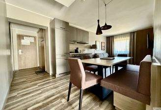 Küche mit Wohnbereich