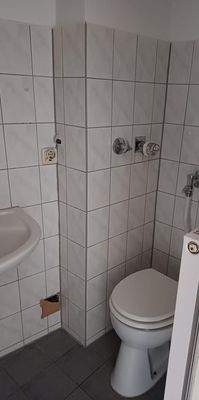 Bad mit Dusche u. WC