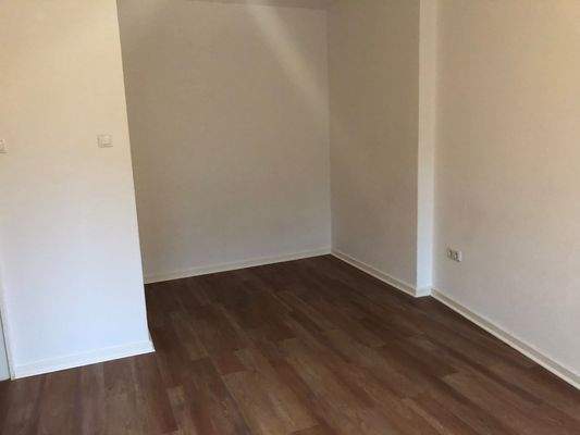 Leeres Zimmer mit Holzboden