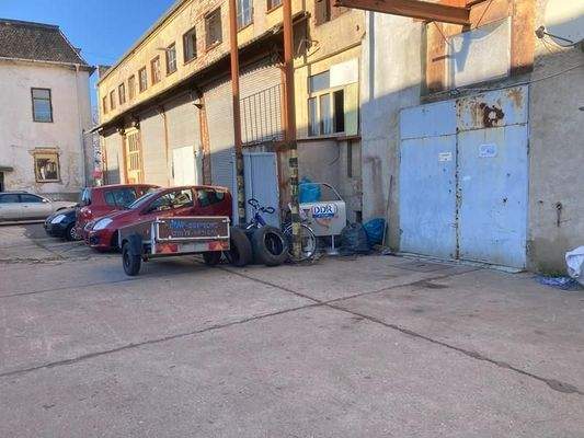 linker Flügel gewerbe