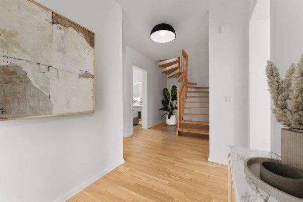 Treppenaufgang EG (keine Einrichtung enthalt)