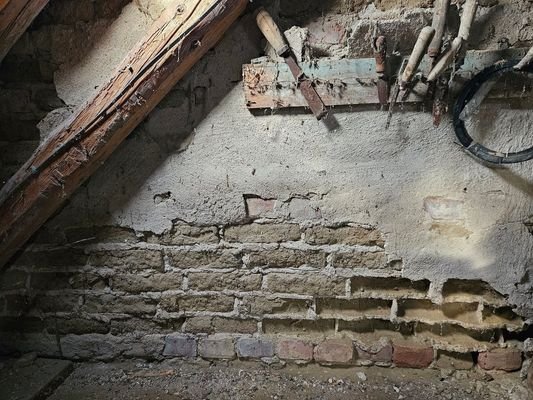 Wand Giebel Dachboden.jpg