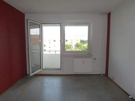 Wohnzimmer mit Balkon