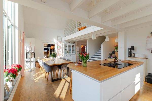 der Blick in den offenen Wohn- und Essbereich