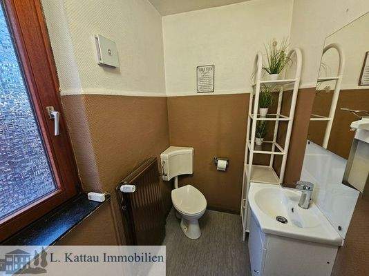 Toilette mit Waschbecken