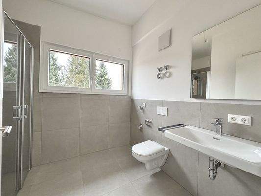 Tageslichtbad mit Dusche