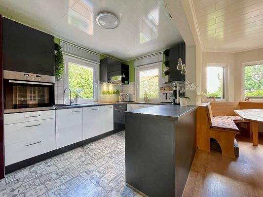 neuwertige Küche