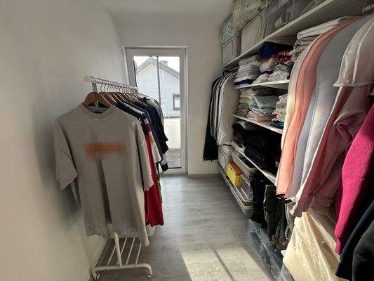 Ankleide (Haus links)