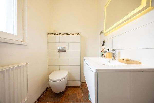 OG: Tageslichtbad mit Dusche