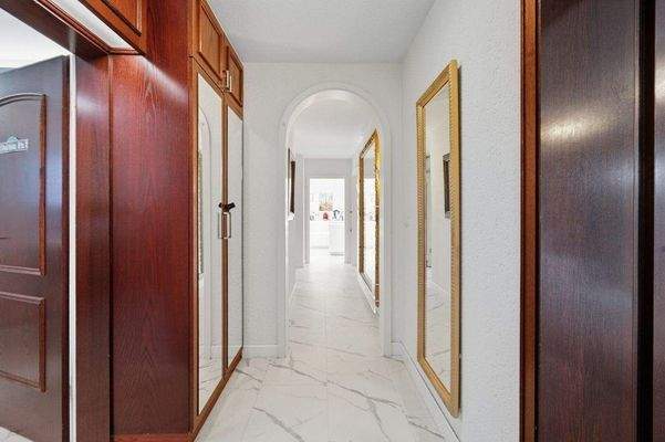 Flur zum Privatbereich.jpg