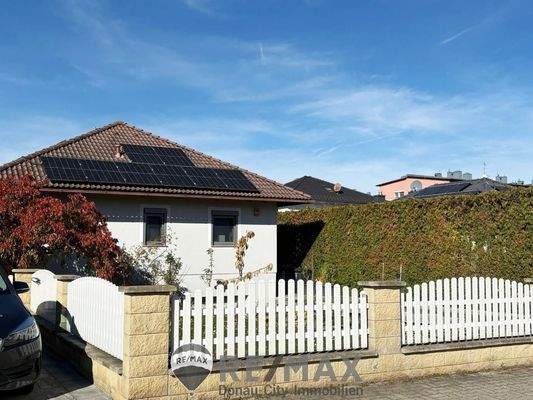 03. Hausansicht_Stellplatz