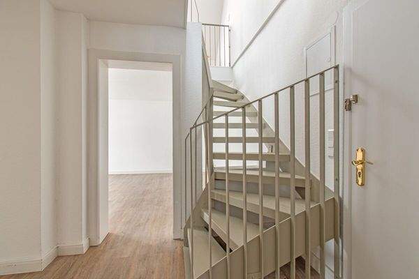 Moderne Treppe als Verbindung der Ebenen