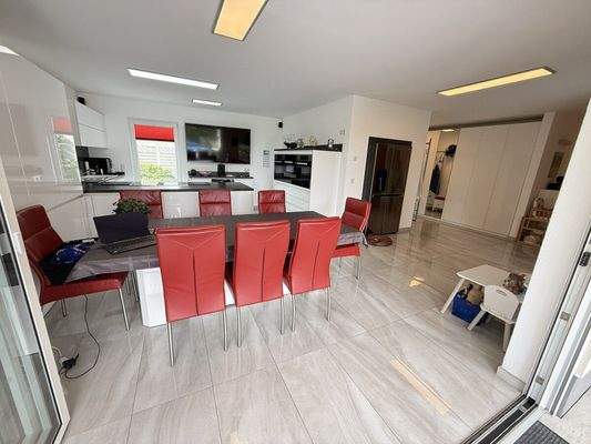 Küche und Essbereich