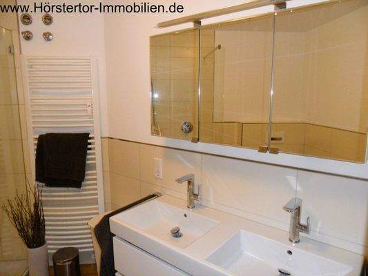 Bad mit Doppelwaschtisch