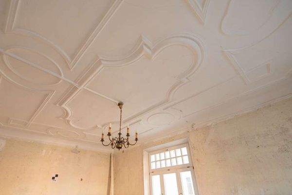 011_1.OG_Aufwendige Stuckdecke