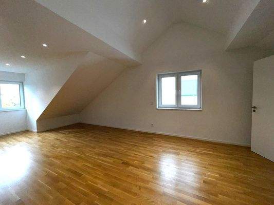 2nd floor: Master bedroom