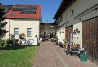 Vorderseite mit Scheunenteil