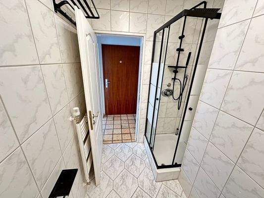 Badezimmer sicht Auf Eingang.JPG