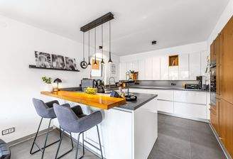 Ihre private Chef’s Kitchen mit Barflair