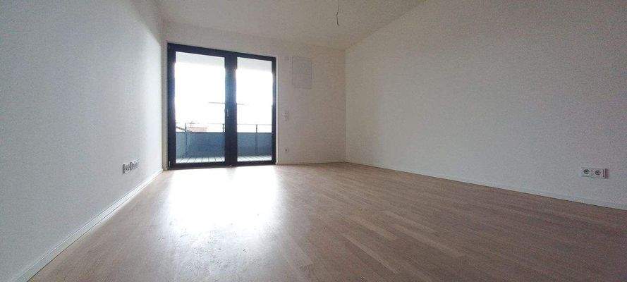 Wohn-/Essbereich mit Balkon