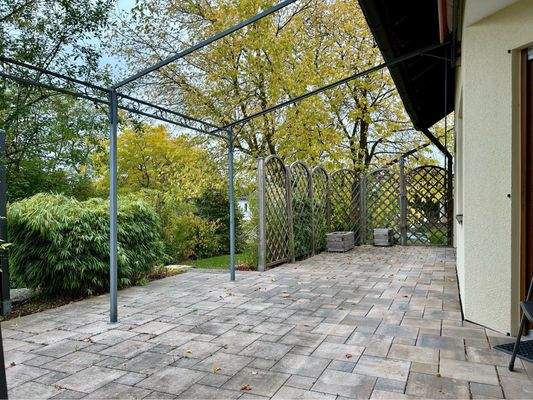 große Hauptterrasse im Süden