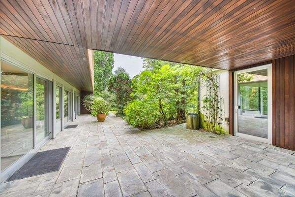 überdachter Terrassenbereich