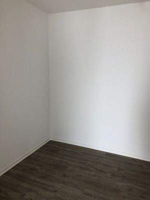 Schlafzimmer mit Ankleide (2).JPG