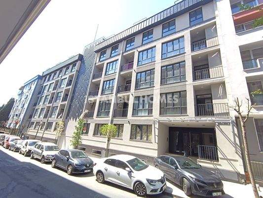Spacious Real Estate in a Secure Complex Near Subway in Sisli