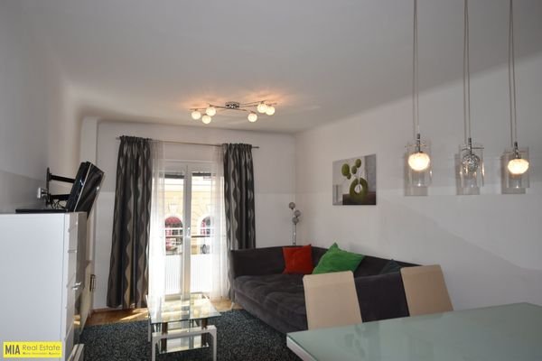 Wohnzimmer - Neu renovierte 3 Zimmer Wohnung in der Burggasse mit großem Balkon Miete 7. Bezirk Wien