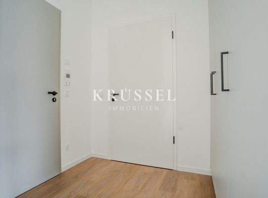 Eingangsbereiche mit geräumigen Einbauschränken für genügend Stauraum