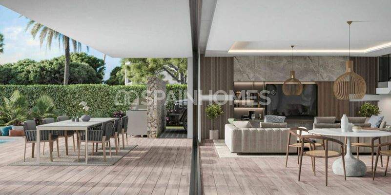 House with Expansive Outdoor Spaces and Infinity Pool in Mijas